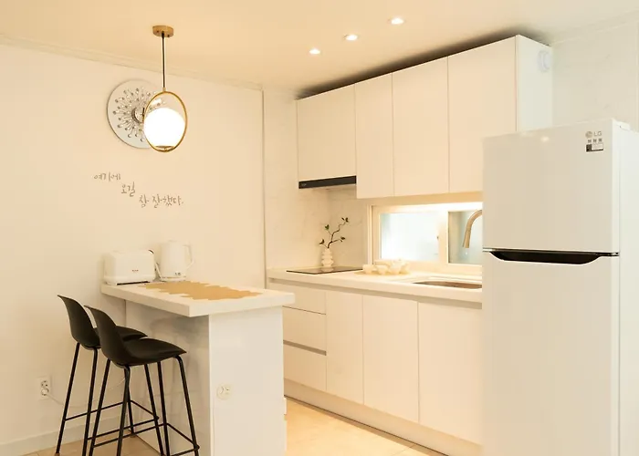 Cozy House- Yongsan, Itaewon, Noksapyeong Station, 2R3B